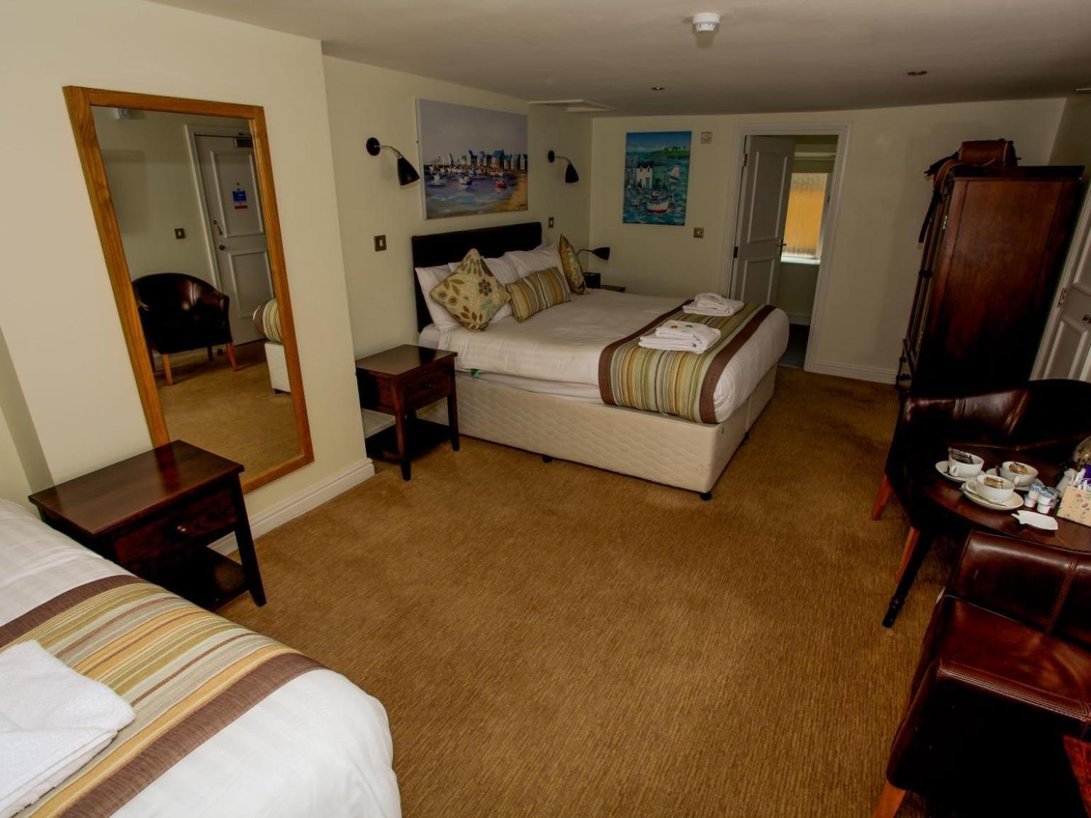 The George Hotell West Bay Rum bild